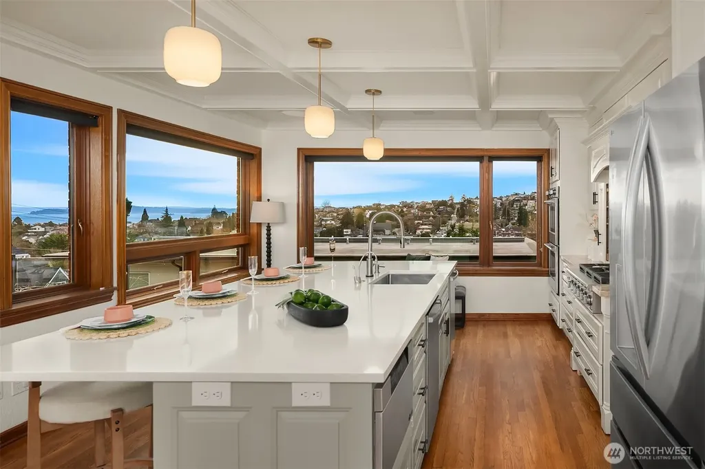 2409 29th Avenue W Seattle WA 98199