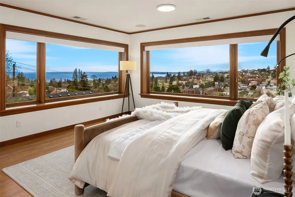 2409 29th Avenue W Seattle WA 98199