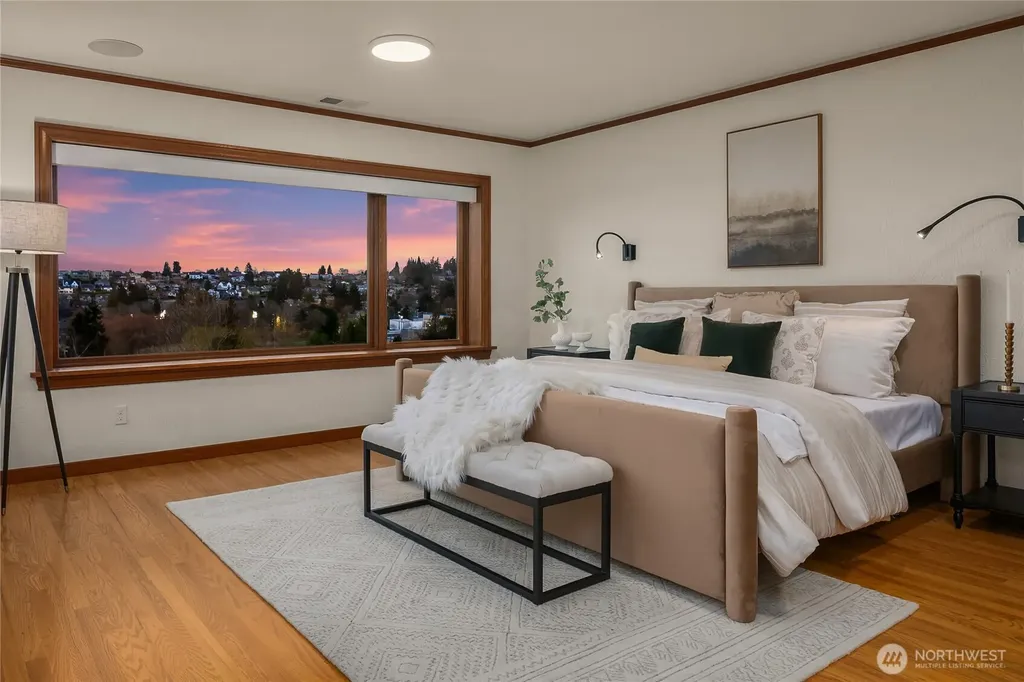 2409 29th Avenue W Seattle WA 98199