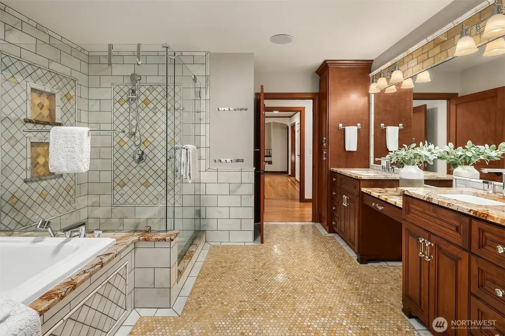 2409 29th Avenue W Seattle WA 98199