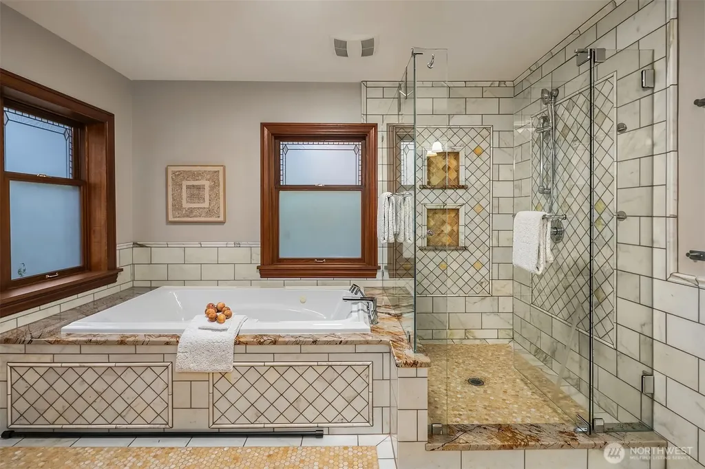2409 29th Avenue W Seattle WA 98199