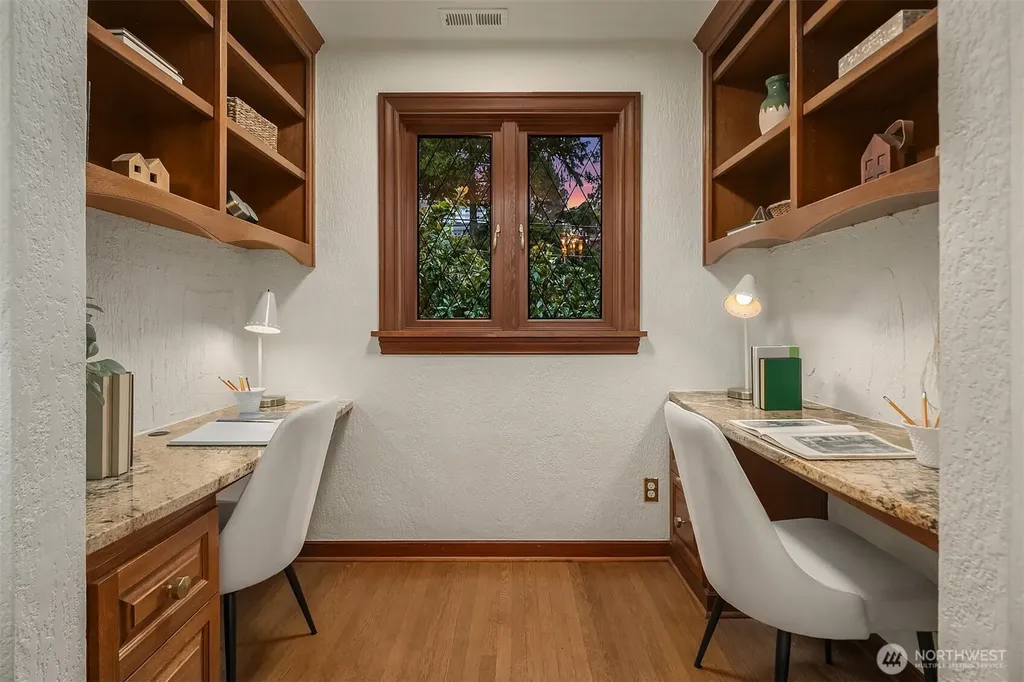 2409 29th Avenue W Seattle WA 98199