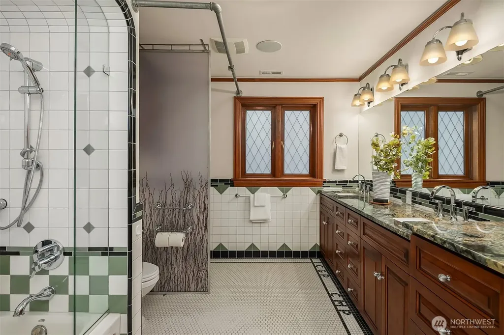 2409 29th Avenue W Seattle WA 98199