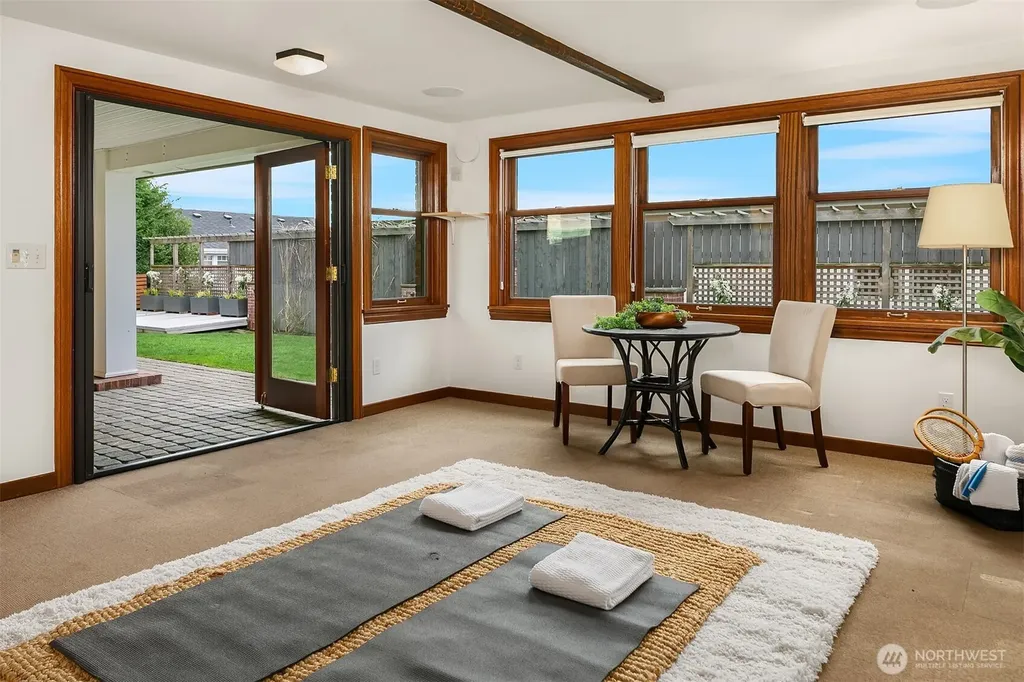 2409 29th Avenue W Seattle WA 98199
