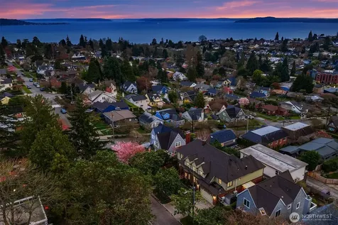 2409 29th Avenue W Seattle WA 98199