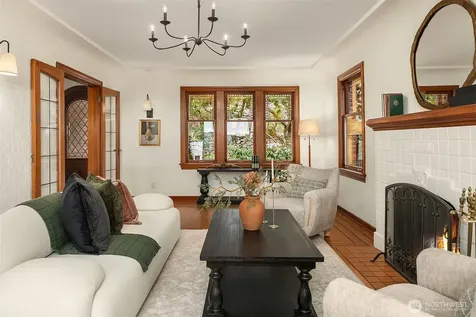 2409 29th Avenue W Seattle WA 98199