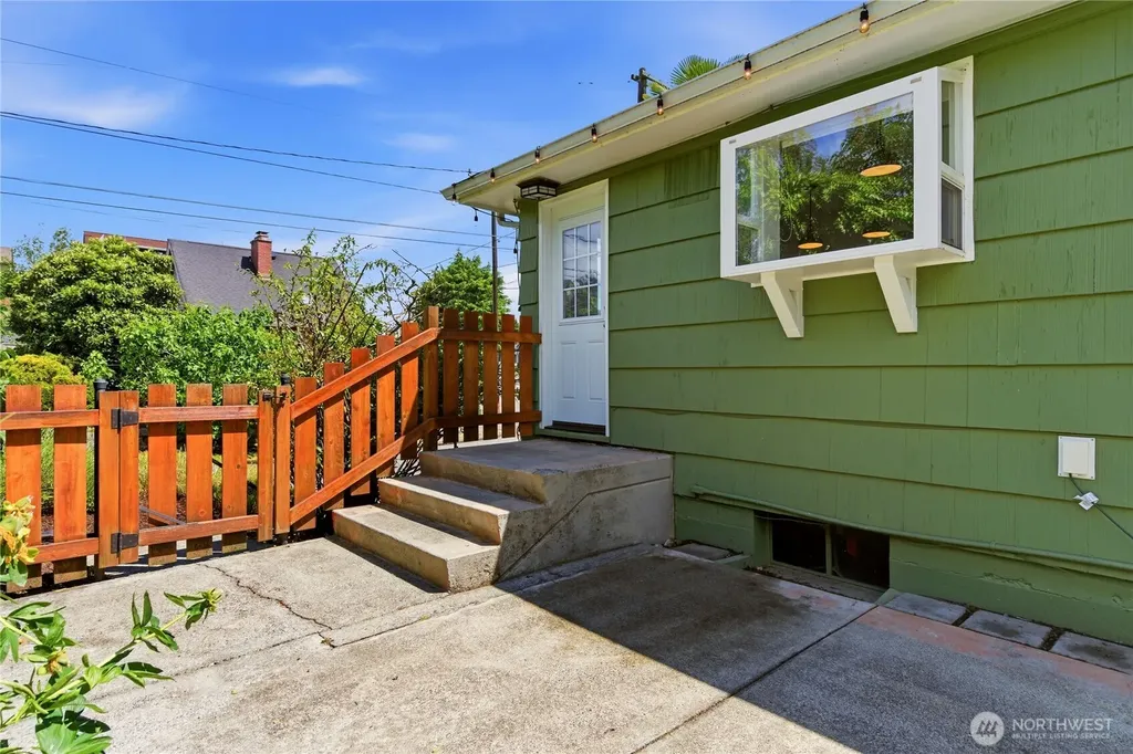 6825 Linden Avenue N Seattle WA 98103
