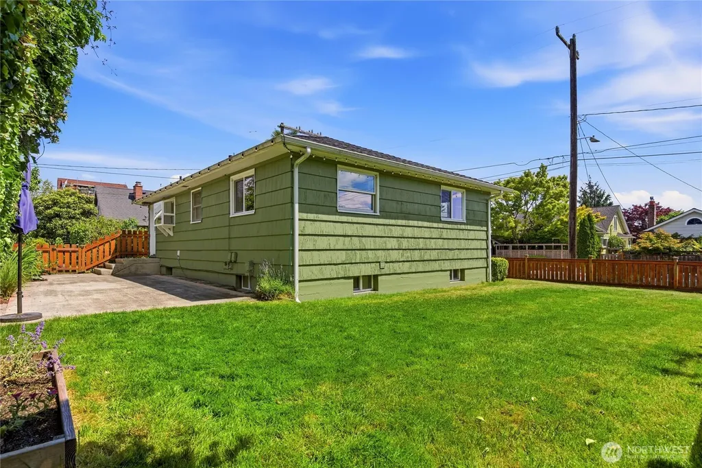 6825 Linden Avenue N Seattle WA 98103