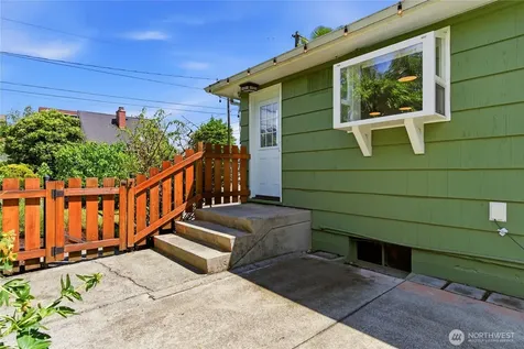 6825 Linden Avenue N Seattle WA 98103