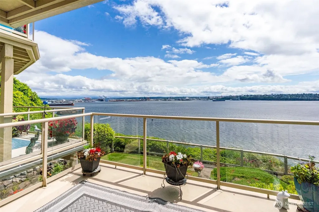 6402 E Side Drive NE Tacoma WA 98422