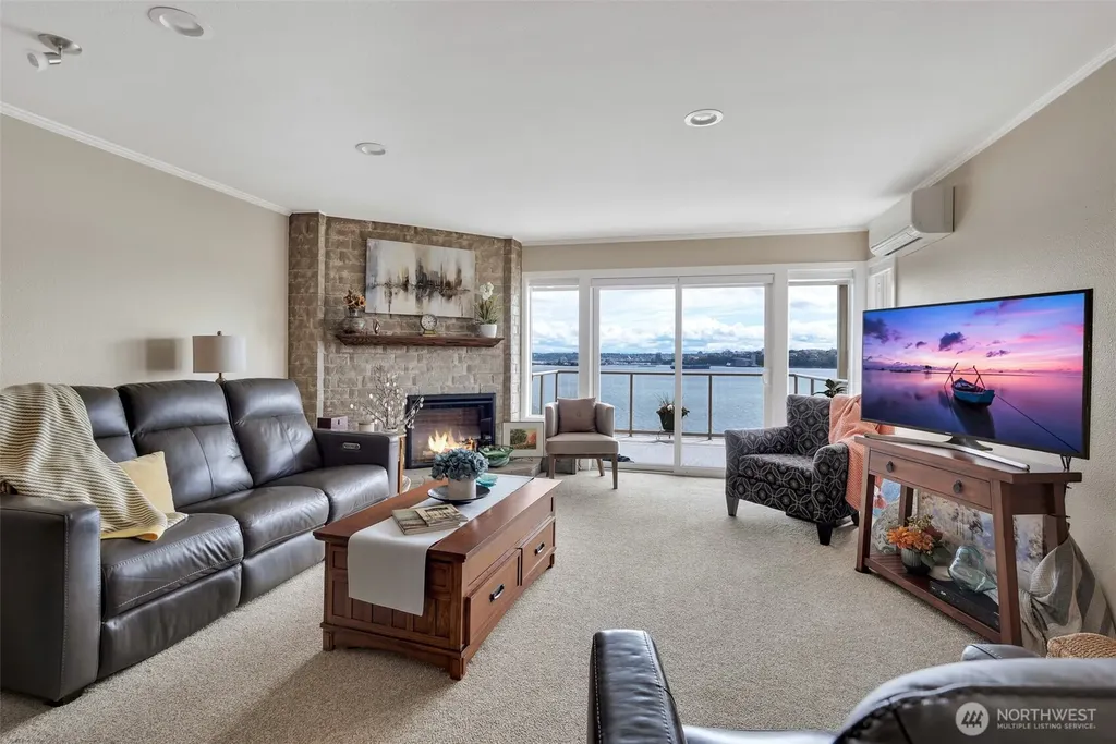 6402 E Side Drive NE Tacoma WA 98422