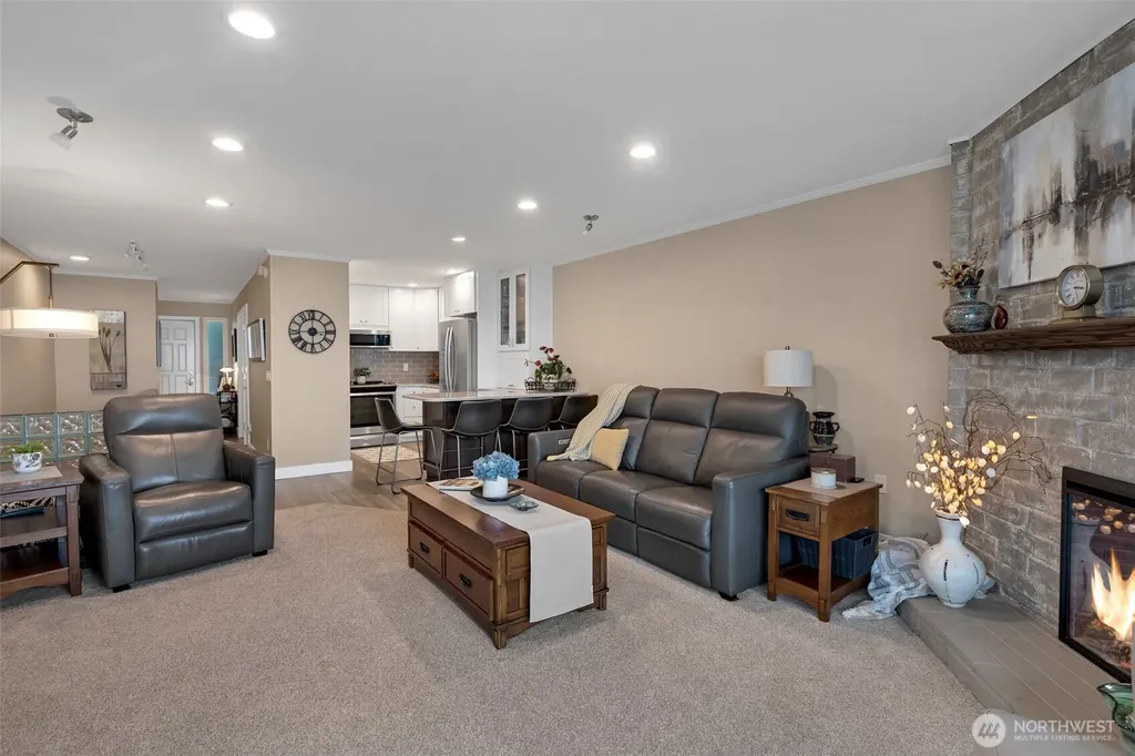 6402 E Side Drive NE Tacoma WA 98422