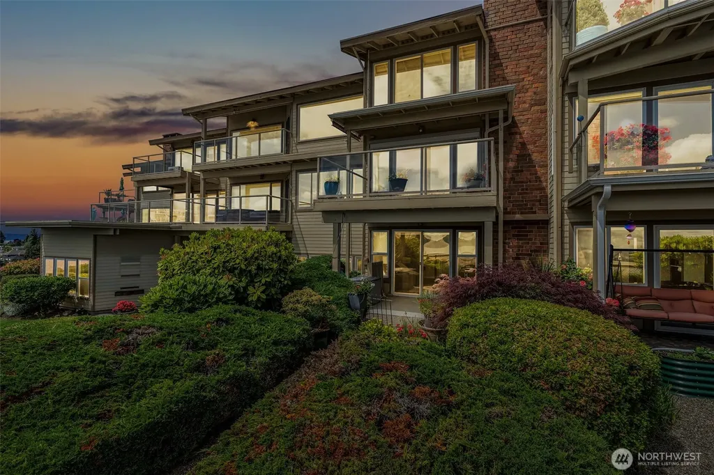 6402 E Side Drive NE Tacoma WA 98422