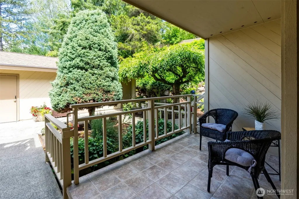 6402 E Side Drive NE Tacoma WA 98422