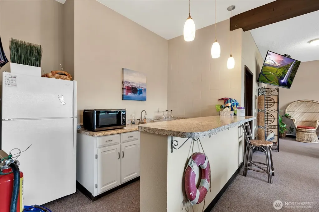 6402 E Side Drive NE Tacoma WA 98422