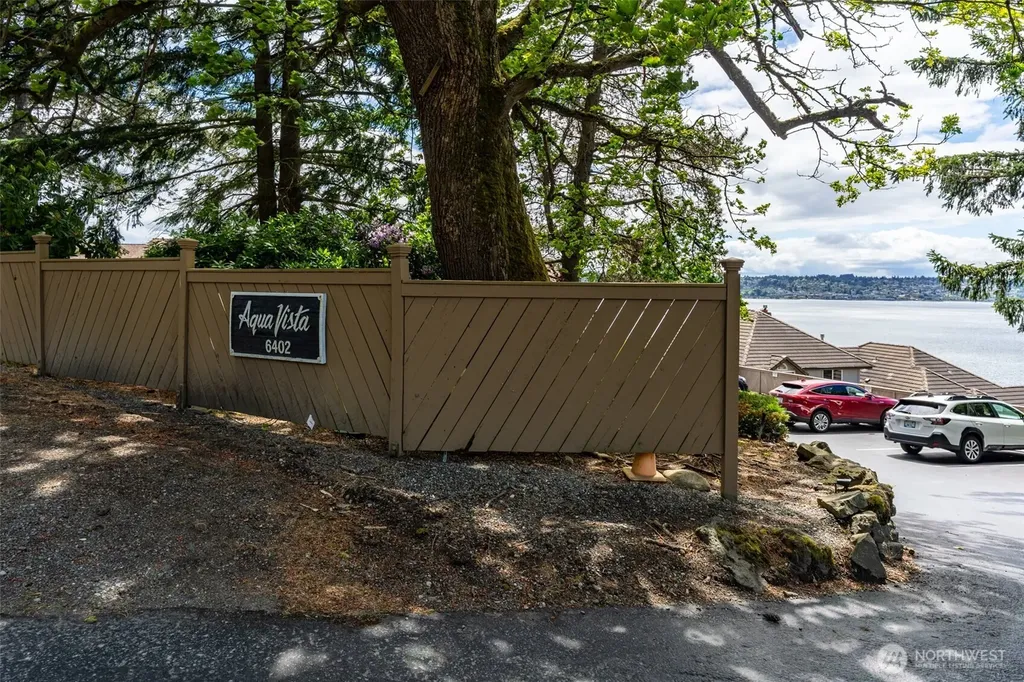 6402 E Side Drive NE Tacoma WA 98422