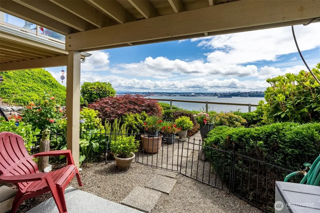 6402 E Side Drive NE Tacoma WA 98422