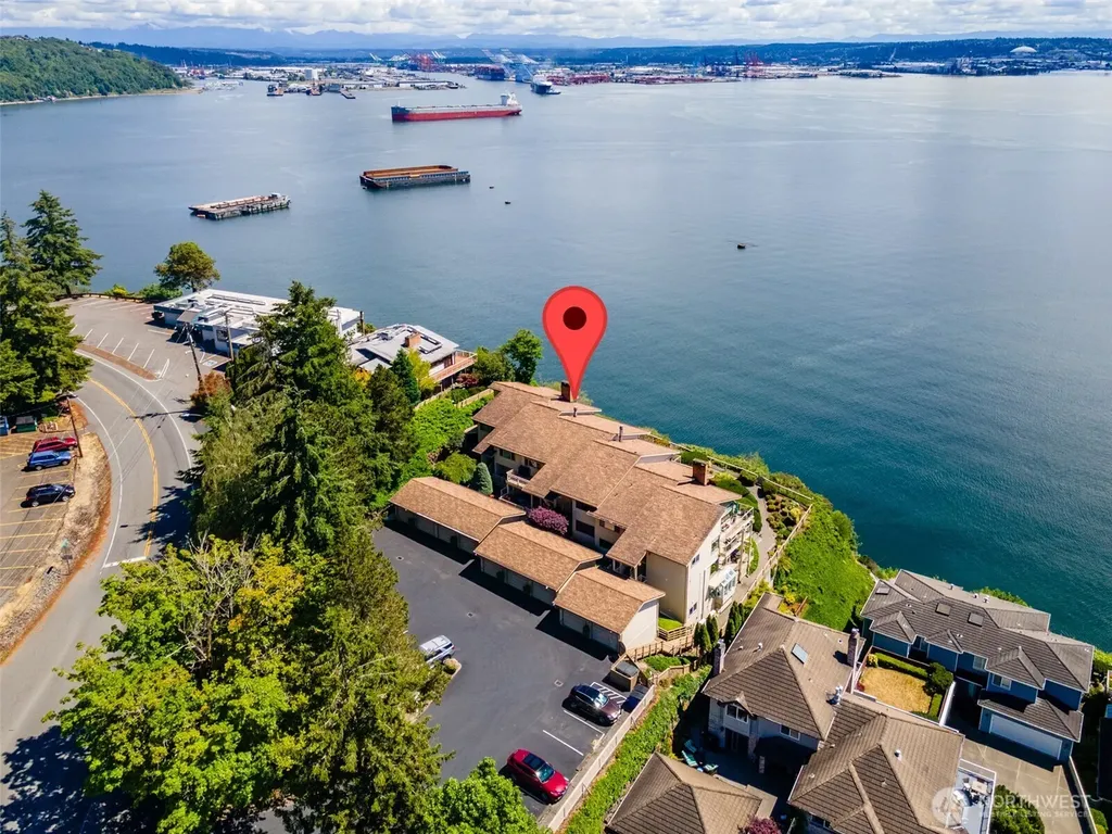6402 E Side Drive NE Tacoma WA 98422