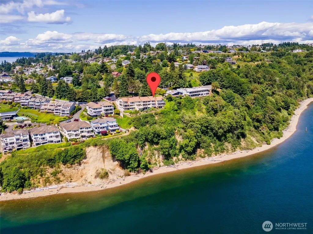 6402 E Side Drive NE Tacoma WA 98422