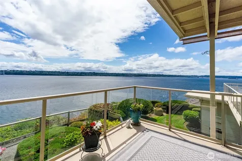 6402 E Side Drive NE Tacoma WA 98422