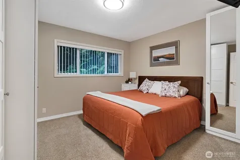 6402 E Side Drive NE Tacoma WA 98422