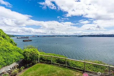 6402 E Side Drive NE Tacoma WA 98422