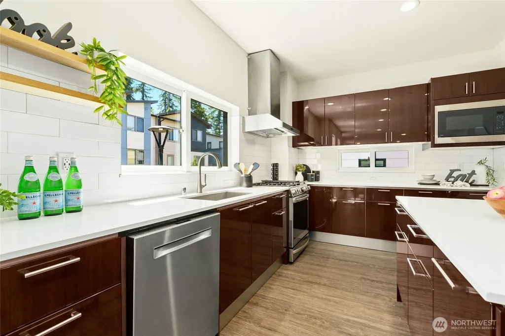 537 Glacier Walk SE Sammamish WA 98074
