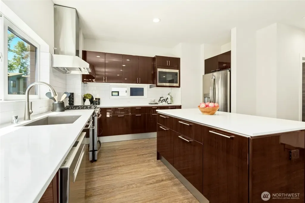 537 Glacier Walk SE Sammamish WA 98074