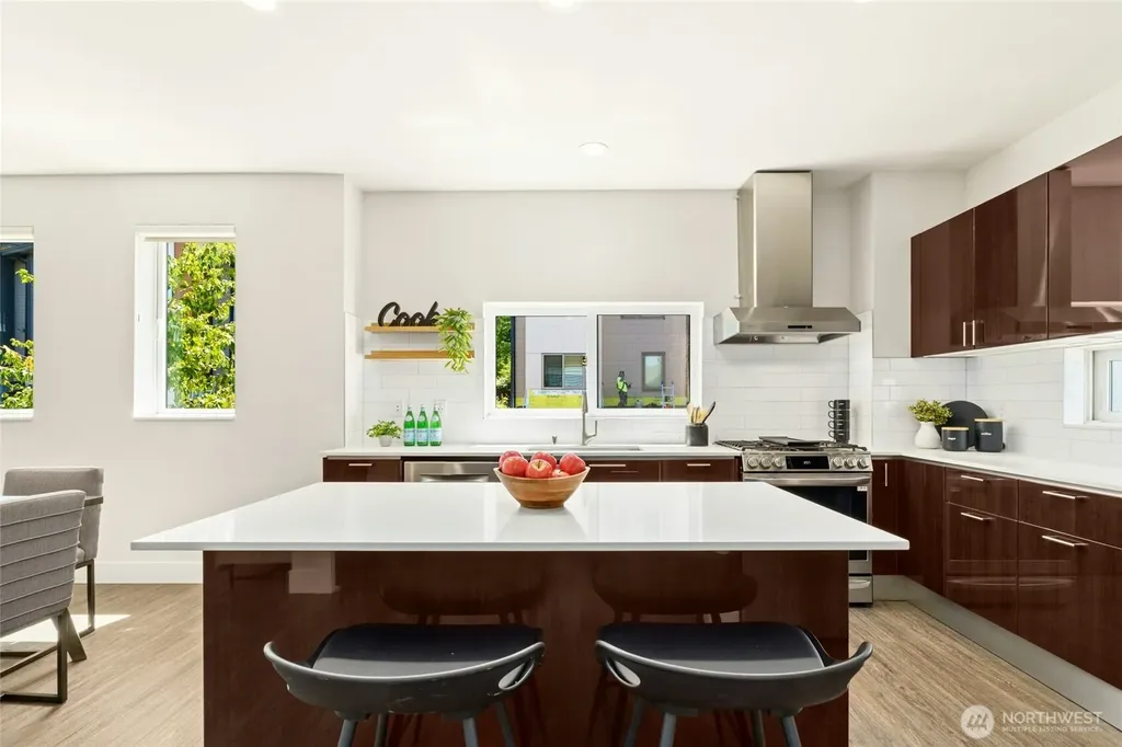 537 Glacier Walk SE Sammamish WA 98074