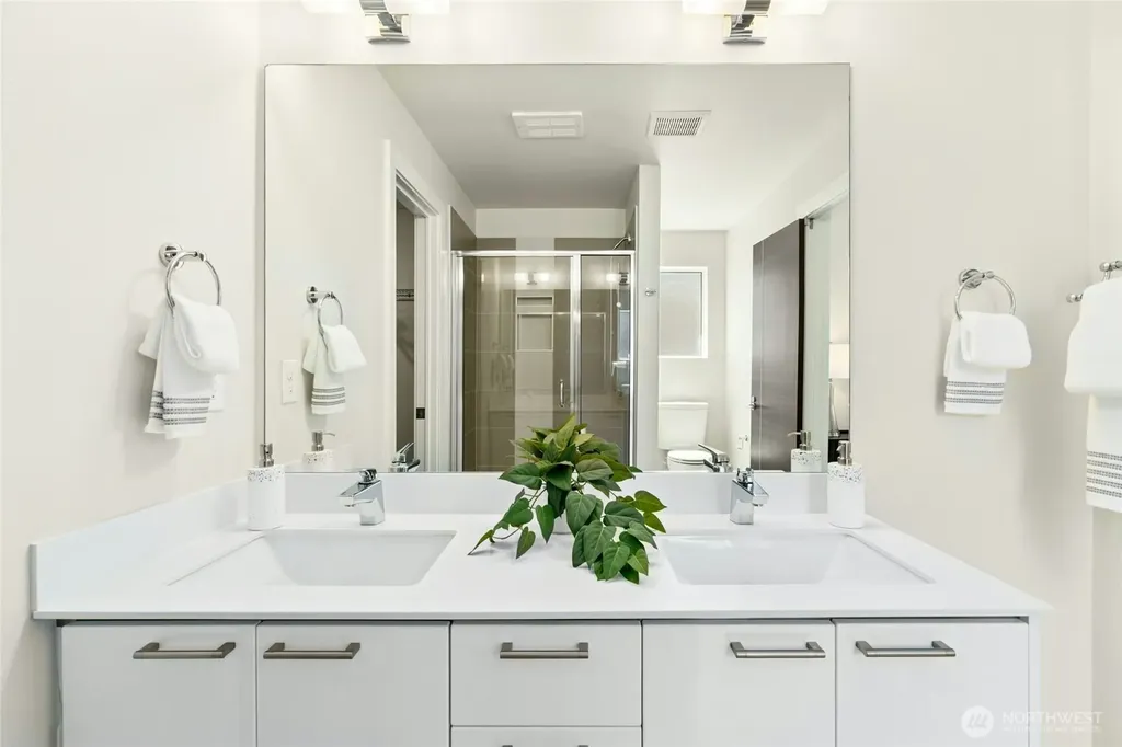 537 Glacier Walk SE Sammamish WA 98074