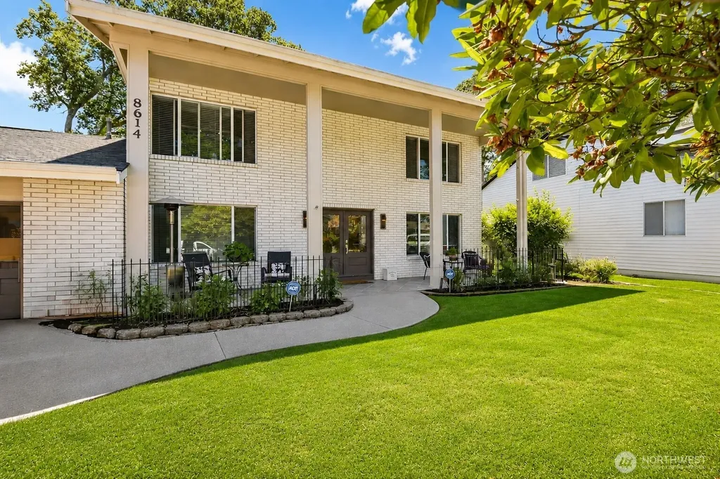 8614 Zircon Drive SW Lakewood WA 98498