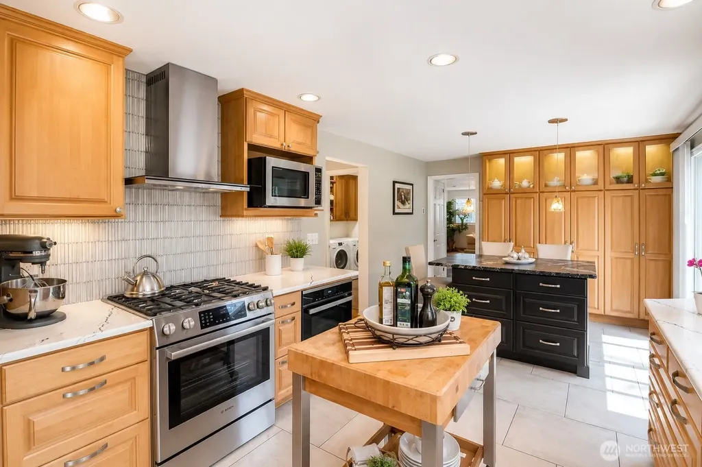 8614 Zircon Drive SW Lakewood WA 98498