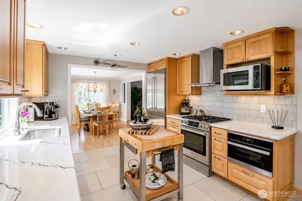 8614 Zircon Drive SW Lakewood WA 98498