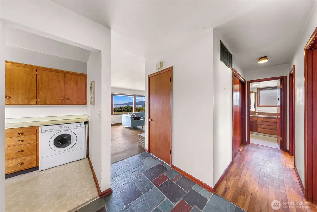 3923 Cliffside Drive Bellingham WA 98225