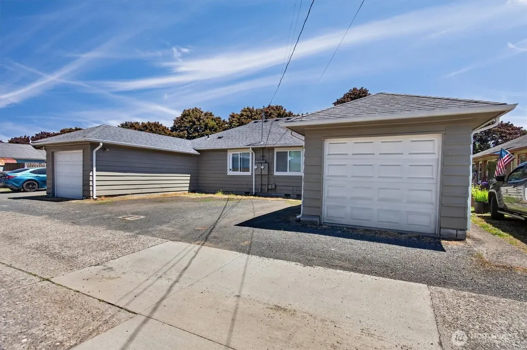 921 17th Avenue Longview WA 98632