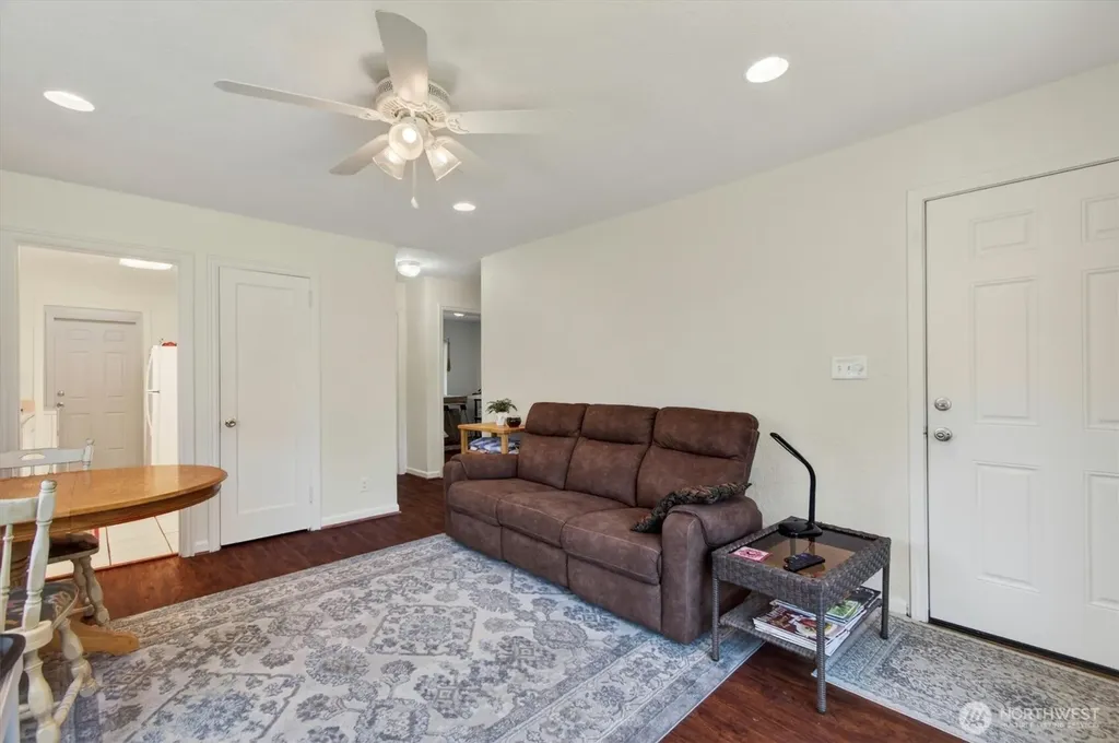 921 17th Avenue Longview WA 98632