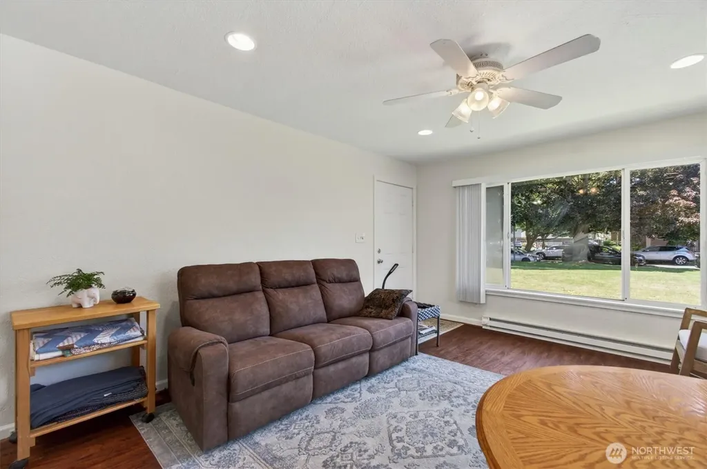 921 17th Avenue Longview WA 98632