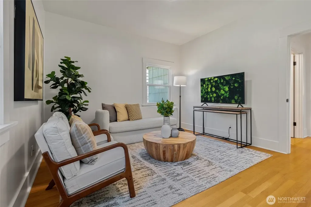 7347 19th Avenue NE Seattle WA 98115