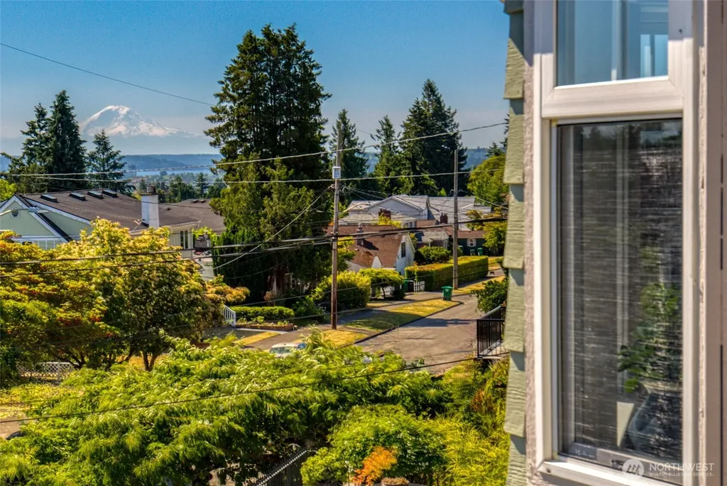 7347 19th Avenue NE Seattle WA 98115