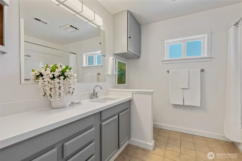 7347 19th Avenue NE Seattle WA 98115