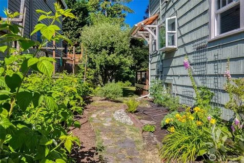 7347 19th Avenue NE Seattle WA 98115