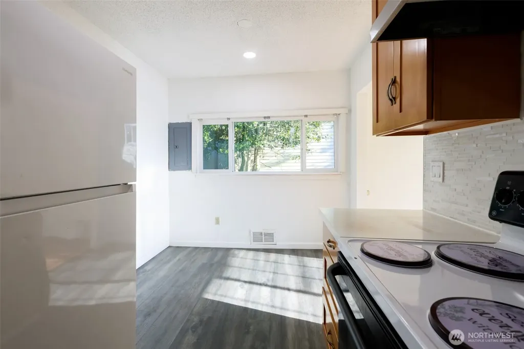 20411 56th Avenue W Lynnwood WA 98036