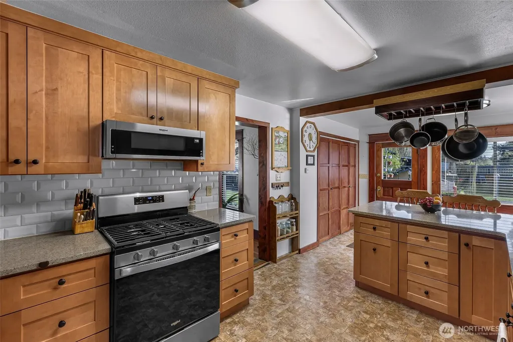 2715 Cedarwood Avenue Bellingham WA 98225