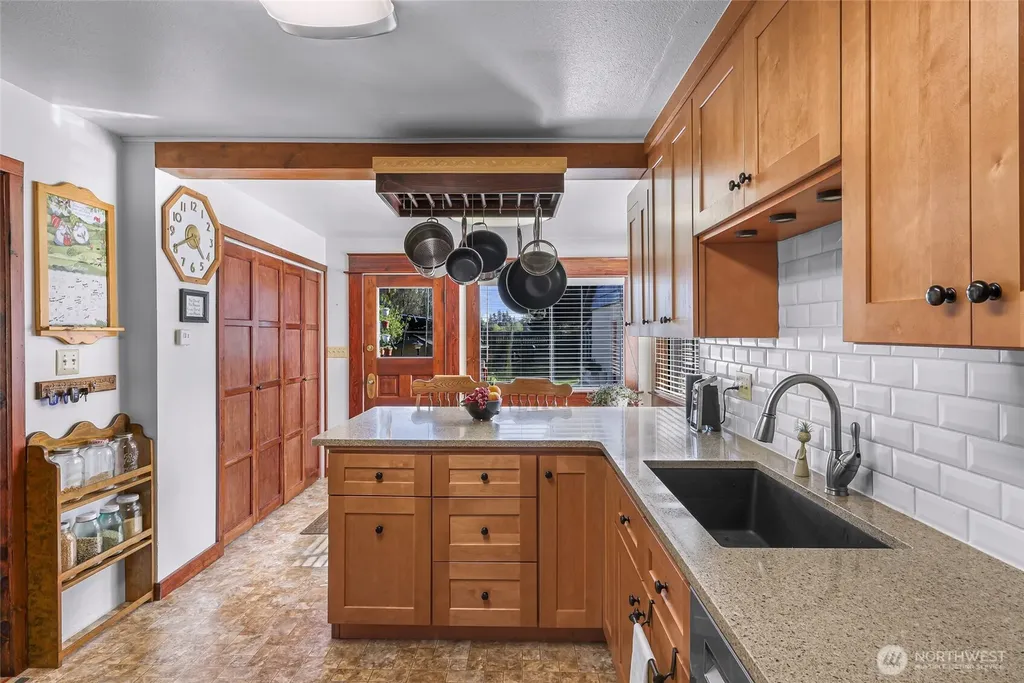 2715 Cedarwood Avenue Bellingham WA 98225