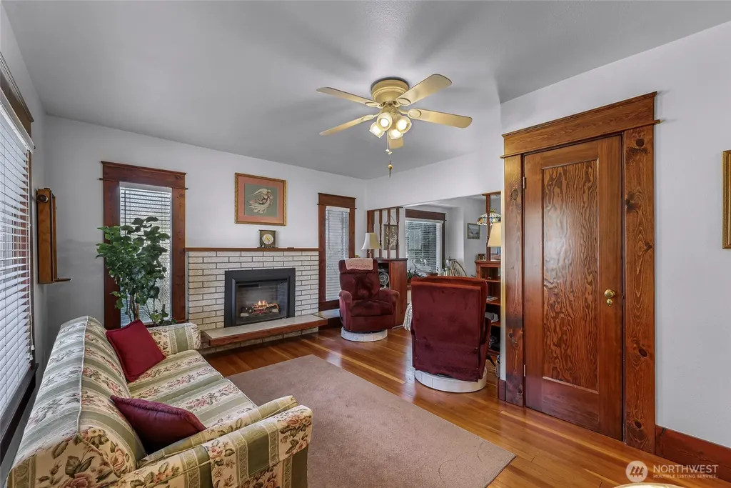 2715 Cedarwood Avenue Bellingham WA 98225