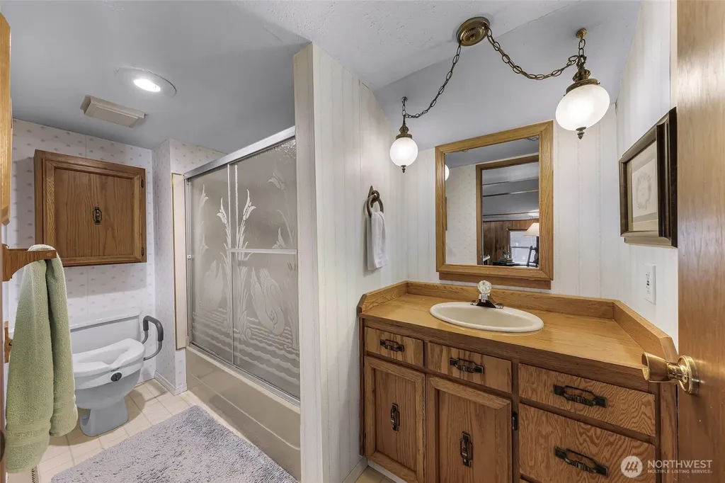 2715 Cedarwood Avenue Bellingham WA 98225