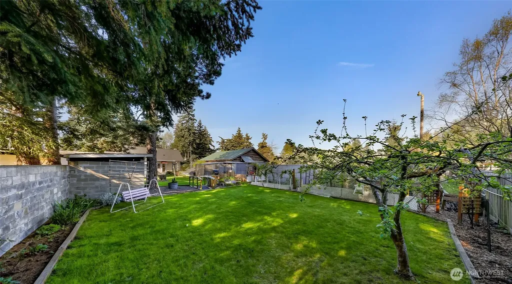 2715 Cedarwood Avenue Bellingham WA 98225