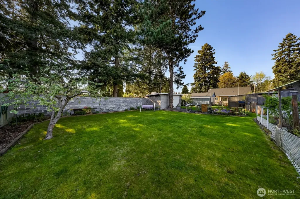 2715 Cedarwood Avenue Bellingham WA 98225