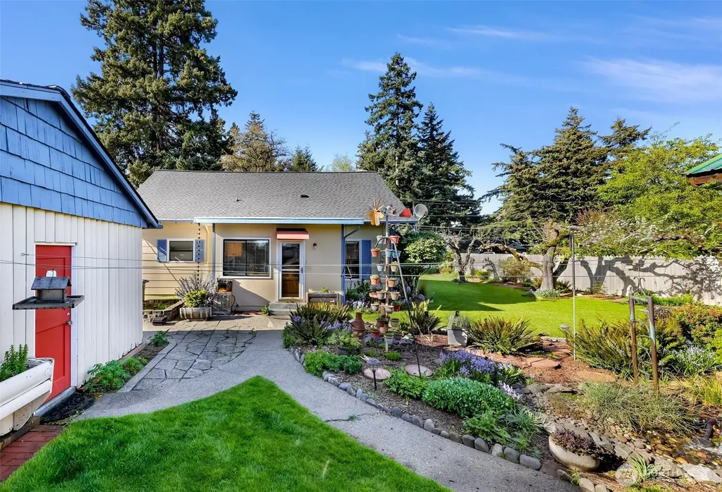 2715 Cedarwood Avenue Bellingham WA 98225