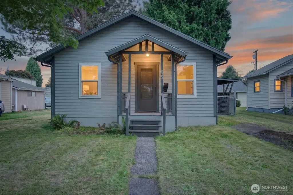 1035 16th Avenue Longview WA 98632